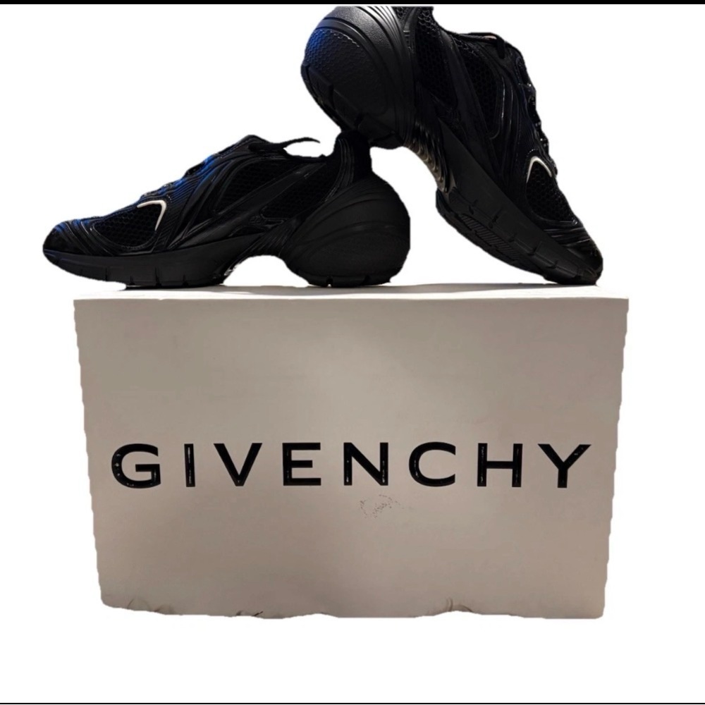 Givenchy Black men’s US 8 EU 41